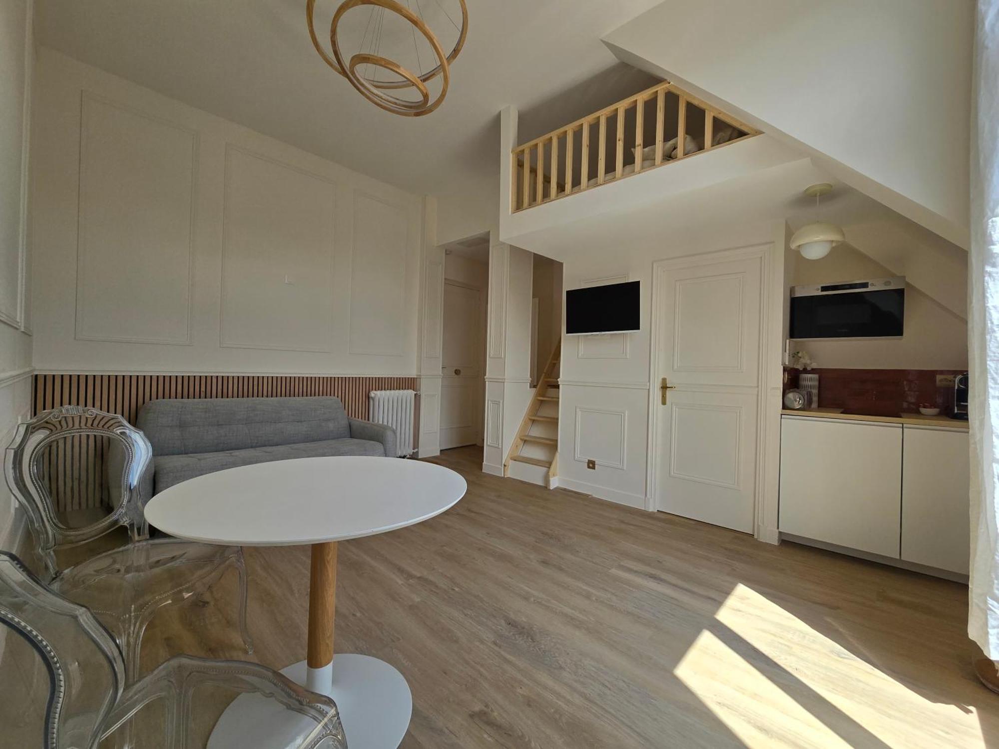 Little Lv2 Au Coeur De L'avenue Des Champs-elysees Arc De Triomphe Apartment Paris