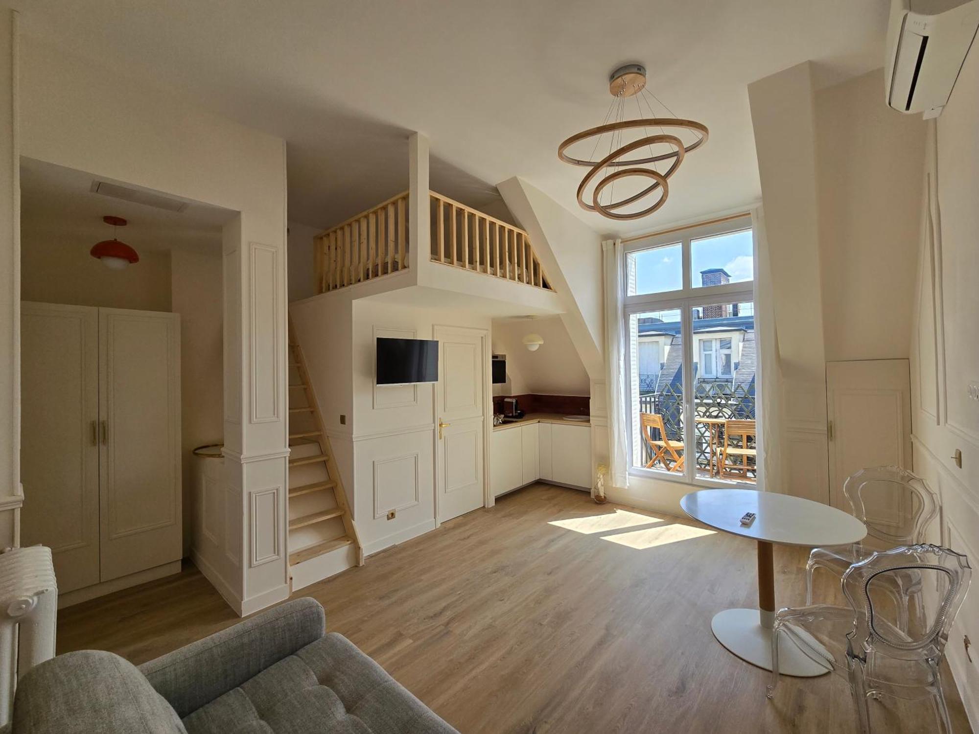 Little Lv2 Au Coeur De L'avenue Des Champs-elysees Arc De Triomphe Apartment Paris